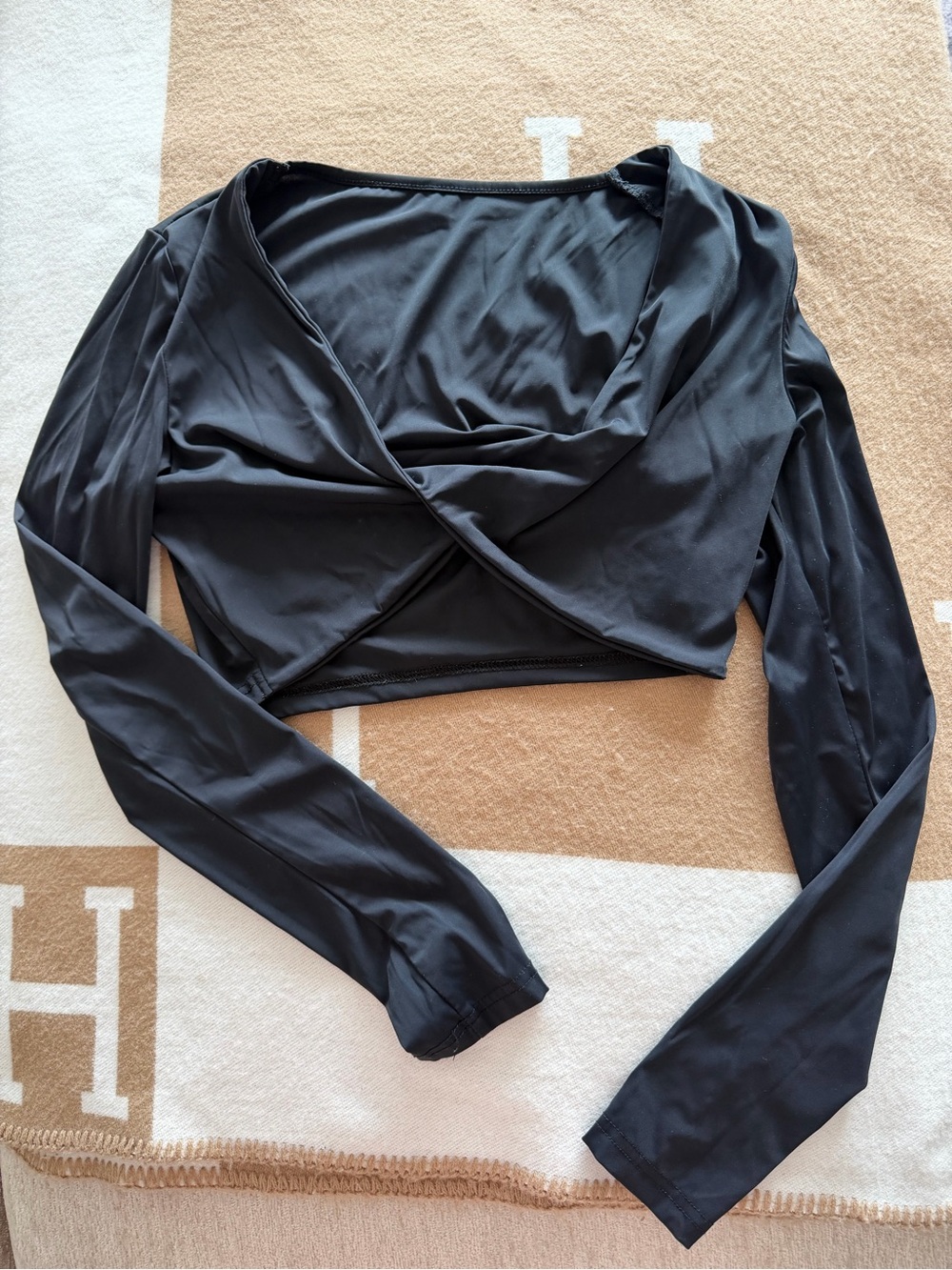 SHEIN Black Long-Sleeve Twist-Front Crop Top